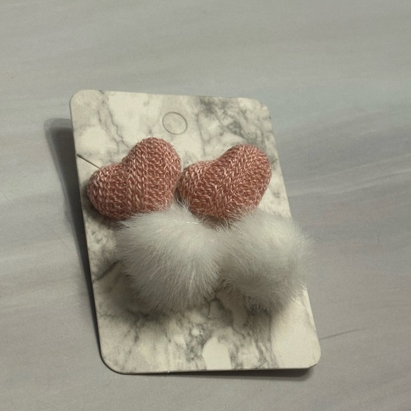 Jewelry - Heart Stud Earrings w Faux Fur